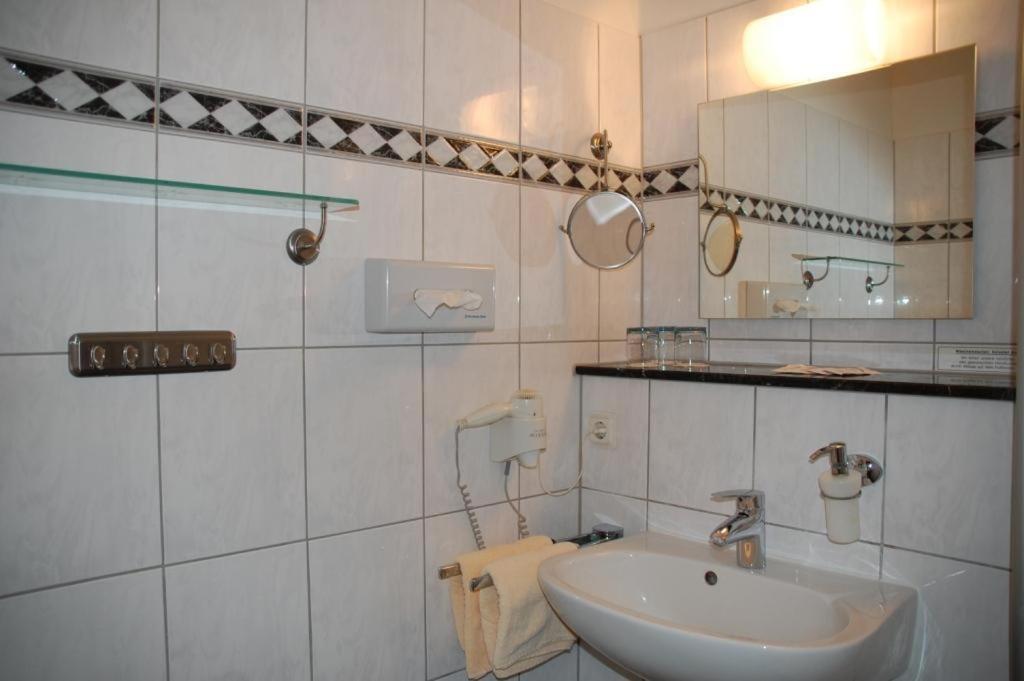 Gutshaus Redewisch Hotel & Restaurant Boltenhagen  Ngoại thất bức ảnh