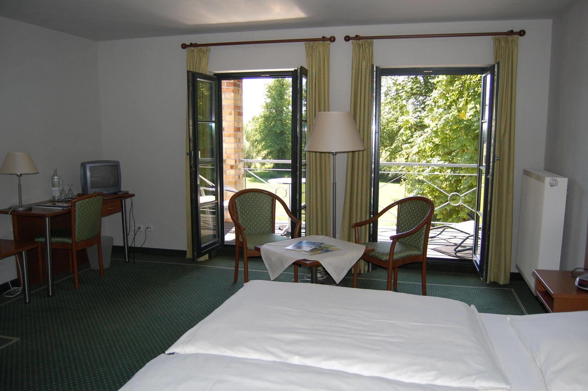 Gutshaus Redewisch Hotel & Restaurant Boltenhagen  Ngoại thất bức ảnh